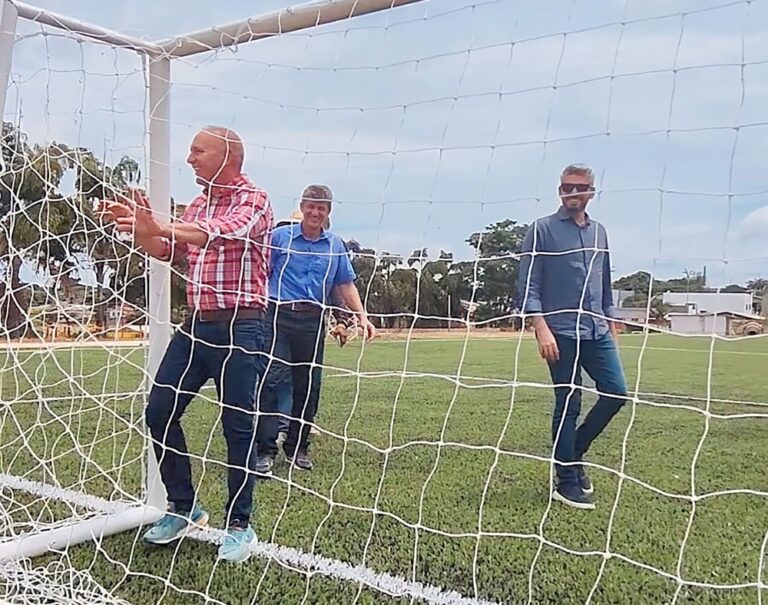 Colorado do Oeste ganha o primeiro campo sintético com recurso destinado pelo deputado Ezequiel Neiva